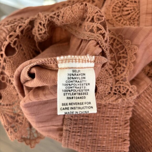Embroidered Rust color top by MINE, Cap sleeves, Lace finishes, size Med - Picture 2 of 10